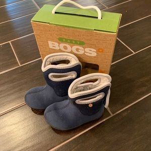 Baby BOGS navy size 6